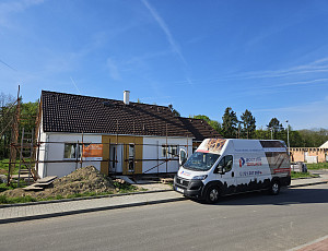 Zateplení stropu novostavby bungalovu pomocí dřevovláknité foukané izolace